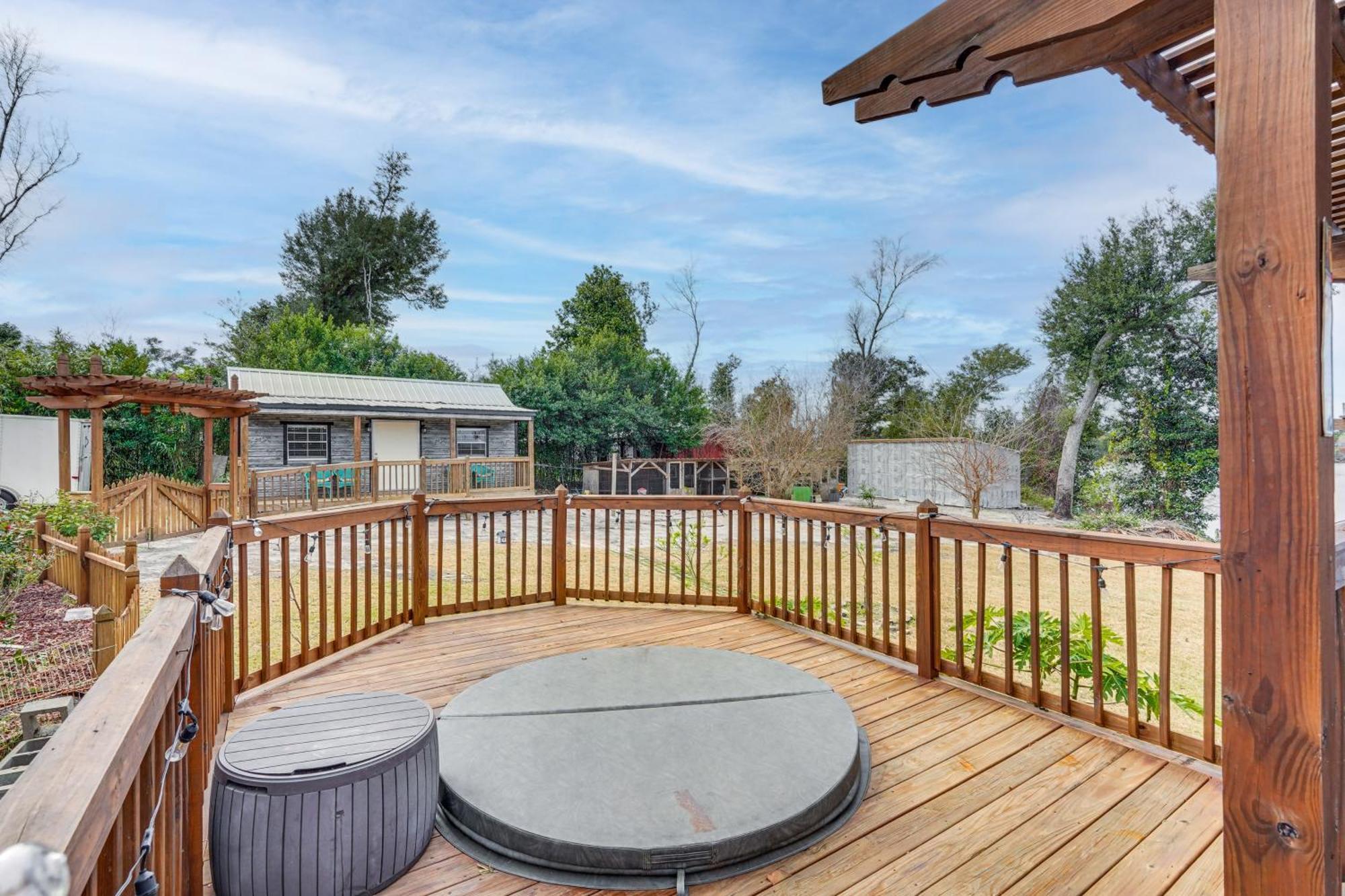 Lakefront Panama City Studio With Hot Tub Access エクステリア 写真