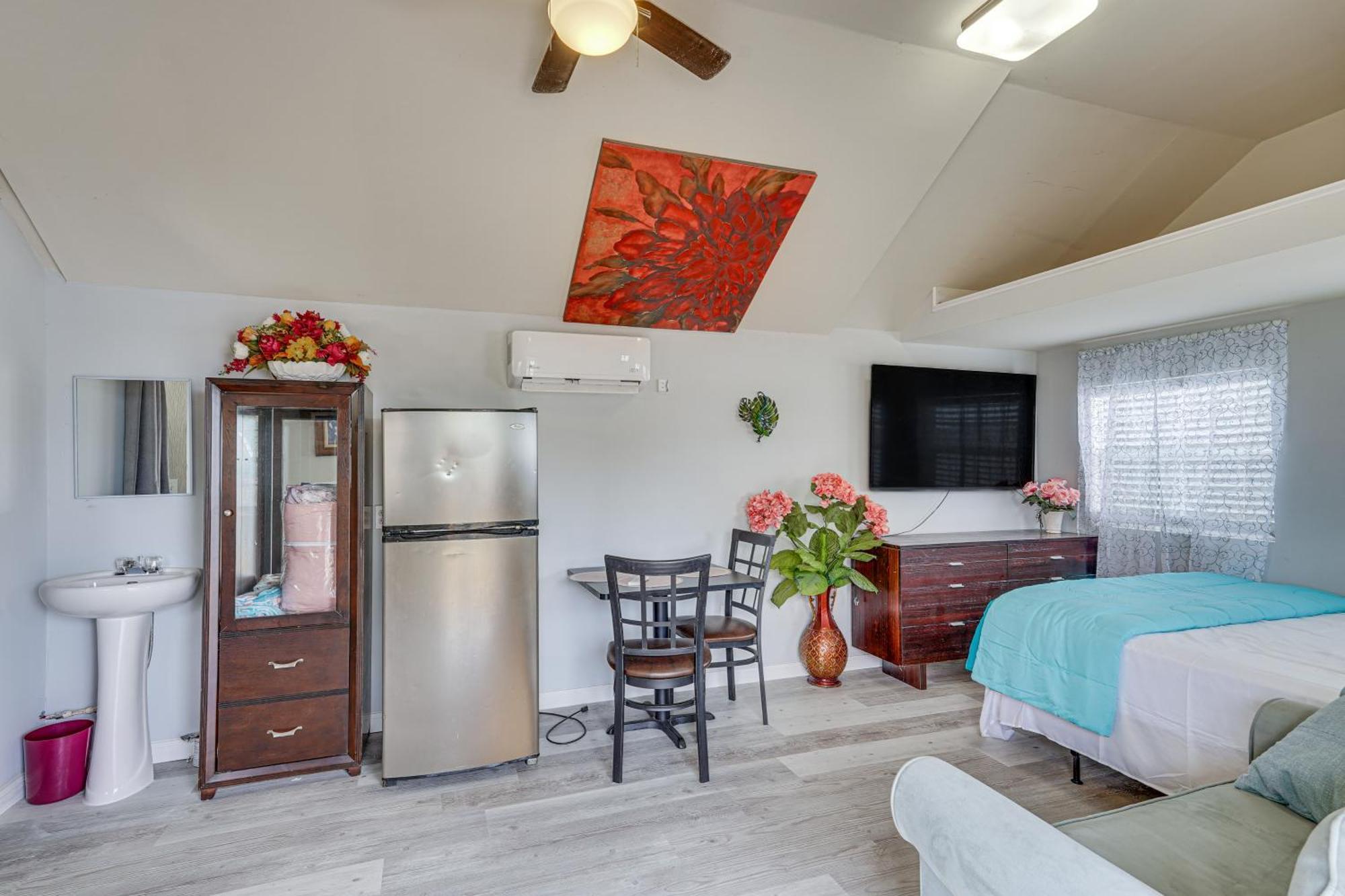 Lakefront Panama City Studio With Hot Tub Access エクステリア 写真